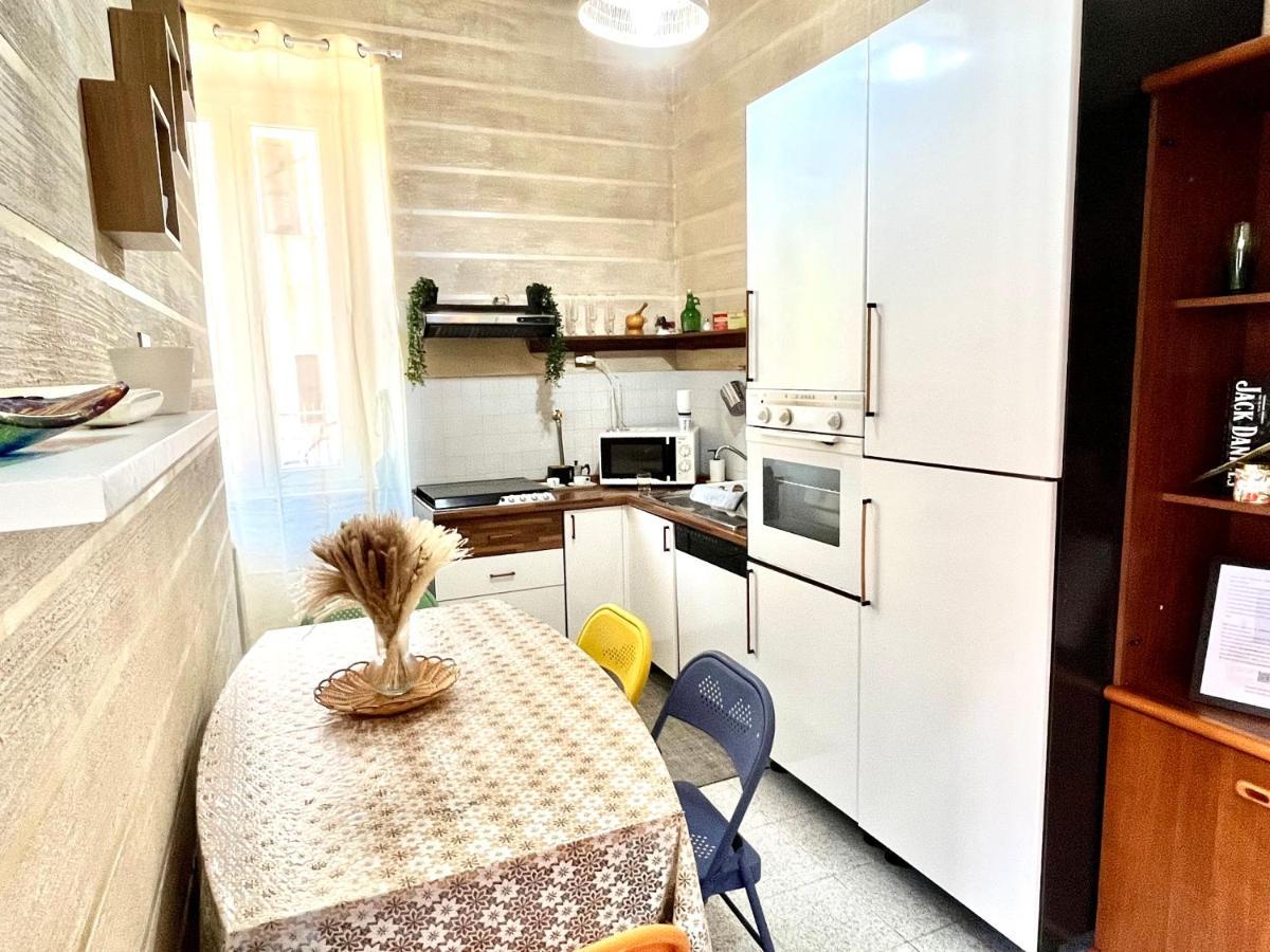 Romuhouse Economy Apartment Metro B Eksteriør bilde